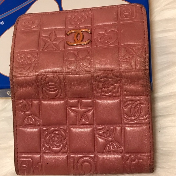 Authentic  chanel key holder gently.used - Picture 10 of 16